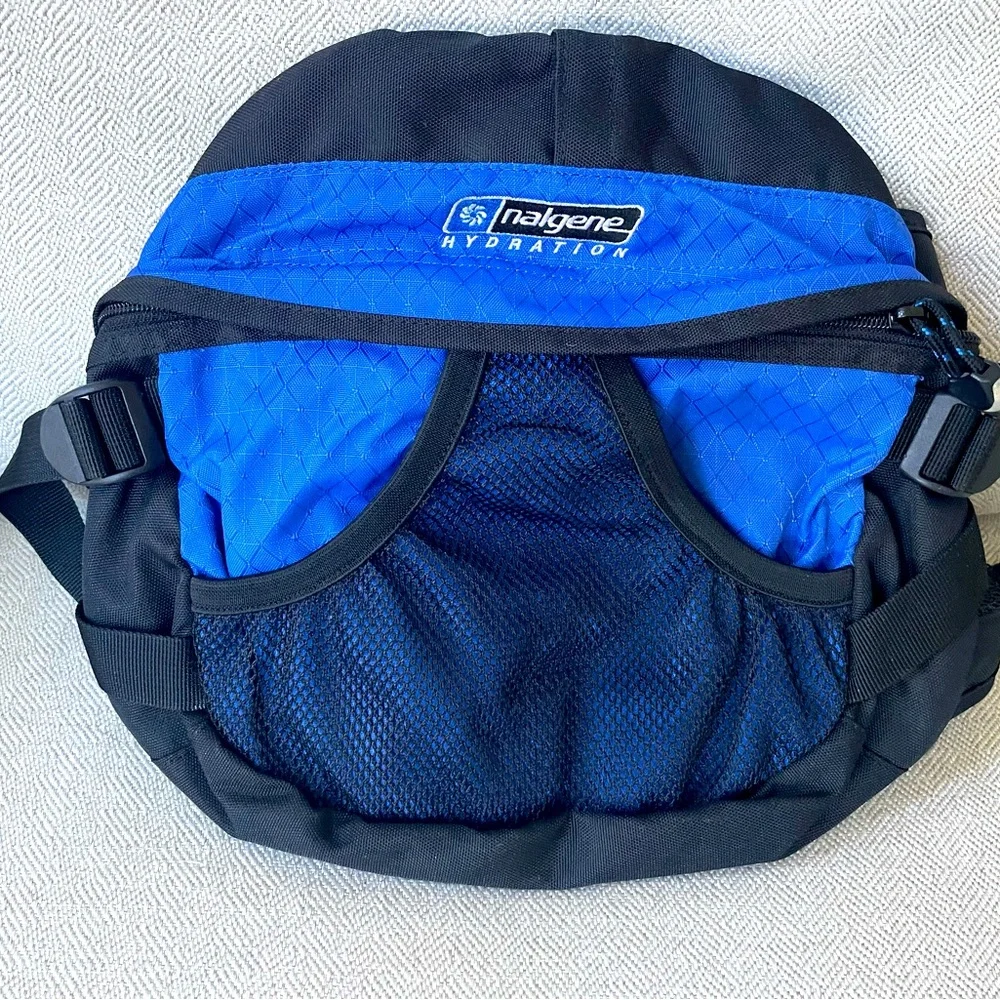 Great back for run or hike. Great condition. Approx 12x12 clean!! - Picture 1 of 3